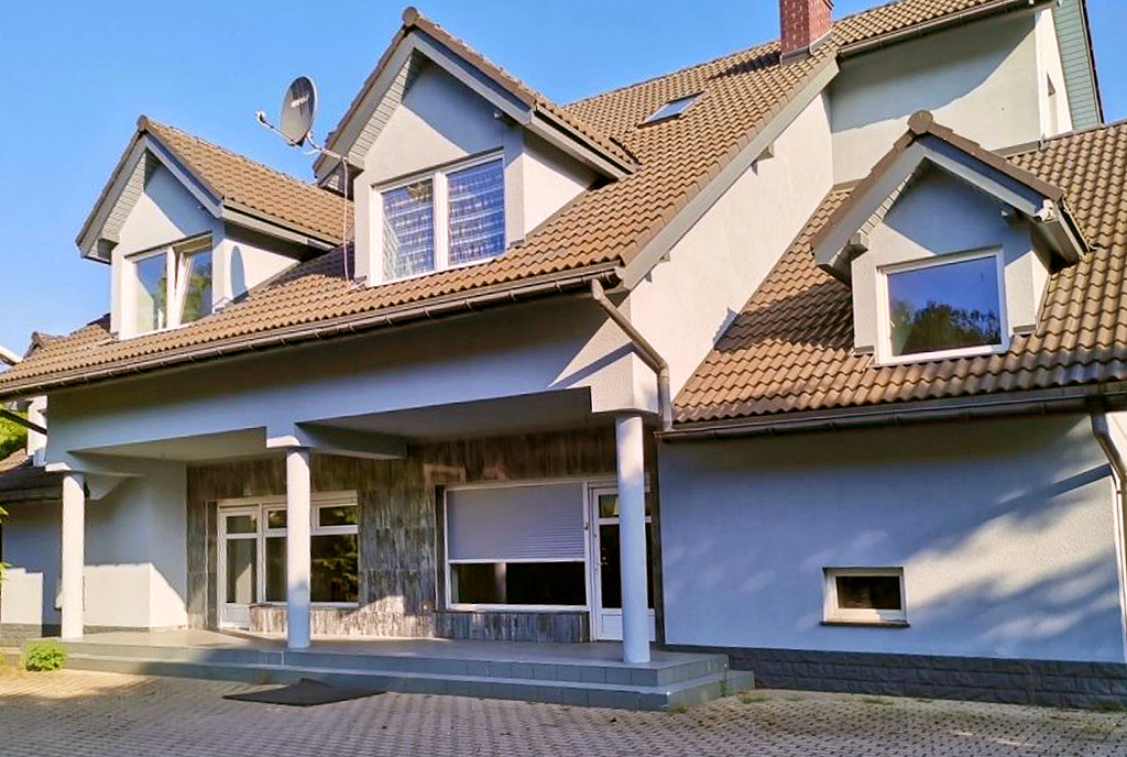 okazała bryła ekskluzywnej willi do sprzedaży Legnica (okolice)