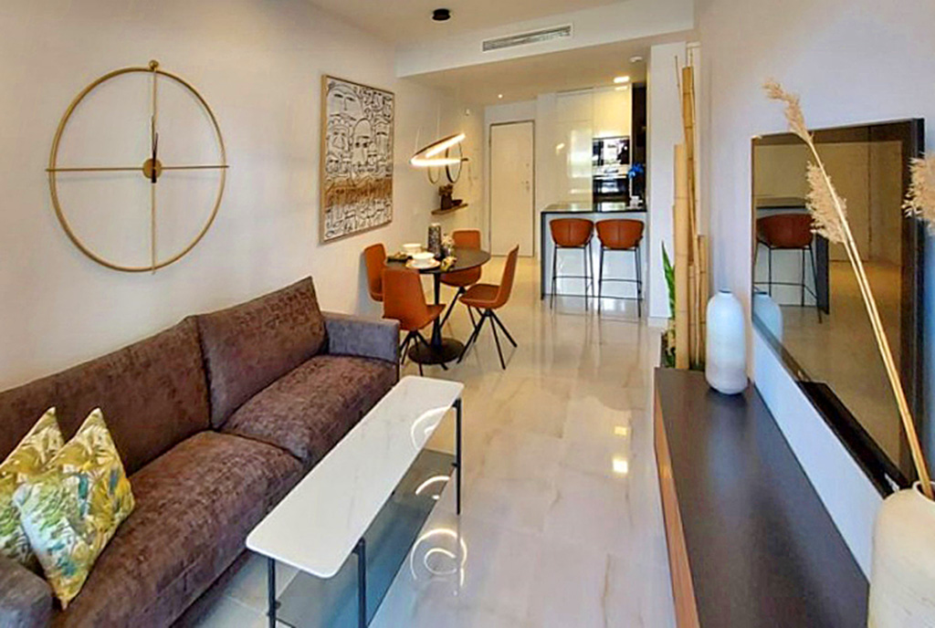 śródziemnomorski design pokoju dziennego w luksusowym apartamencie na sprzedaż Hiszpania (Los Altos, Orihuela Costa)