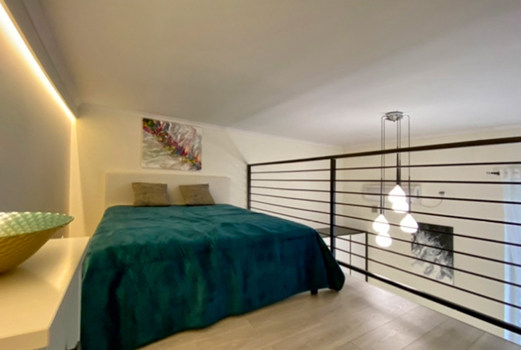 zaciszna sypialnia w ekskluzywnym apartamencie do sprzedaży Legnica