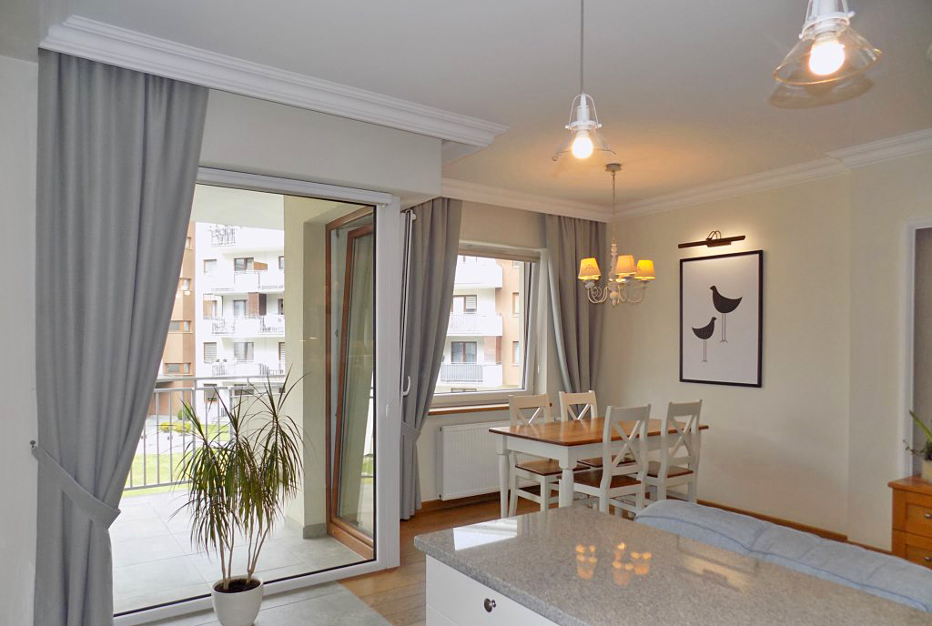 pokój dzienny oraz jadalnia w ekskluzywnym apartamencie na sprzedaż Ełk