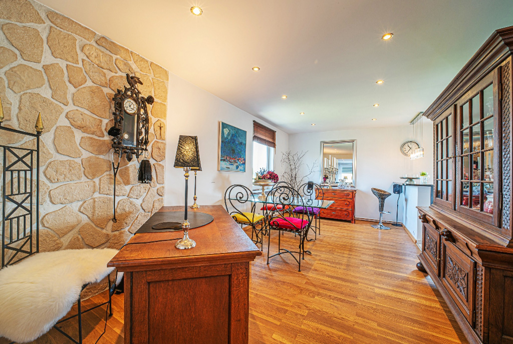 zbliżenie na gabinet w luksusowym apartamencie na wynajem Bolesławiec