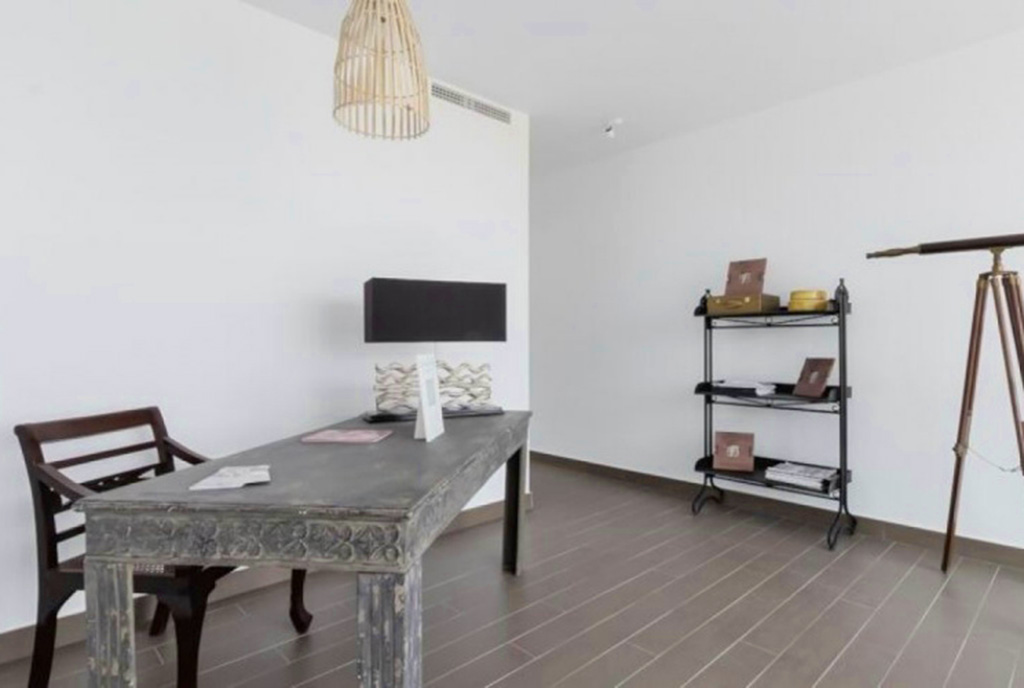 na zdjęciu elegancki pokój w ekskluzywnej willi do sprzedaży Hiszpania (Costa Blanca, Alicante)