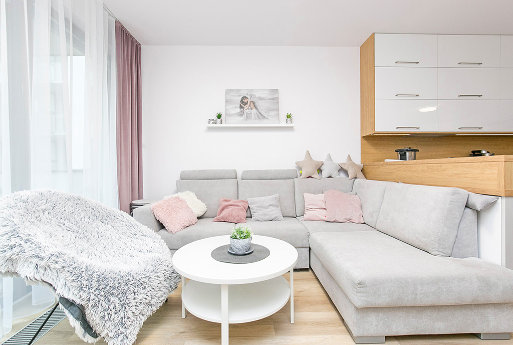 zbliżenie na pokój gościnny w ekskluzywnym apartamencie do sprzedaży Gdańsk