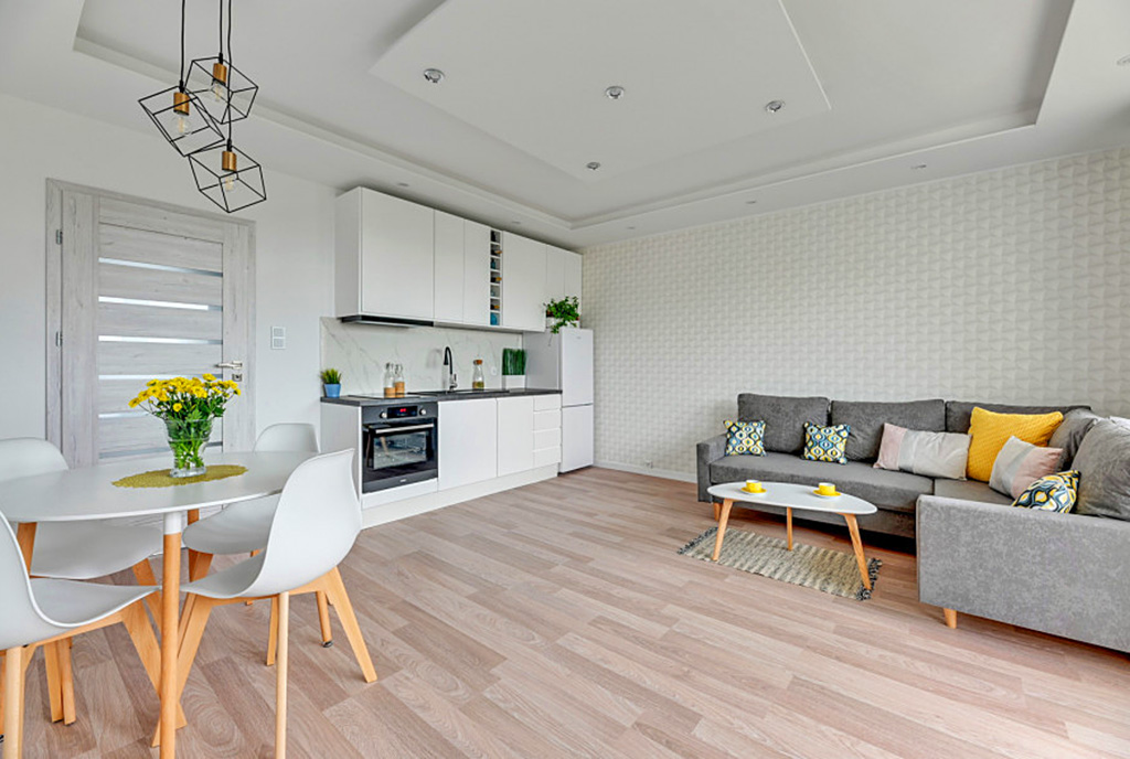 widok z salonu na aneks kuchenny w ekskluzywnym apartamencie na sprzedaż Gdańsk
