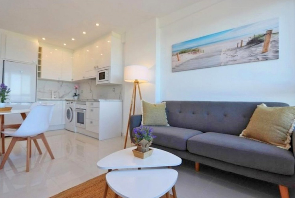 przeciwległa strona salonu w ekskluzywnym apartamencie na sprzedaż Hiszpania (Costa Blanca, La Mata)