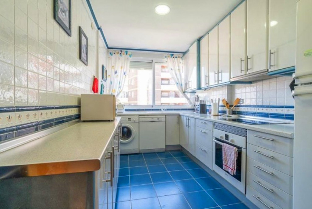 zabudowana kuchnia w ekskluzywnym apartamencie do sprzedaży Hiszpania (La Zenia, Orihuela Costa)