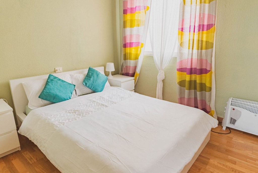 elegancka sypialnia w luksusowym apartamencie na sprzedaż Hiszpania (Torrevieja)