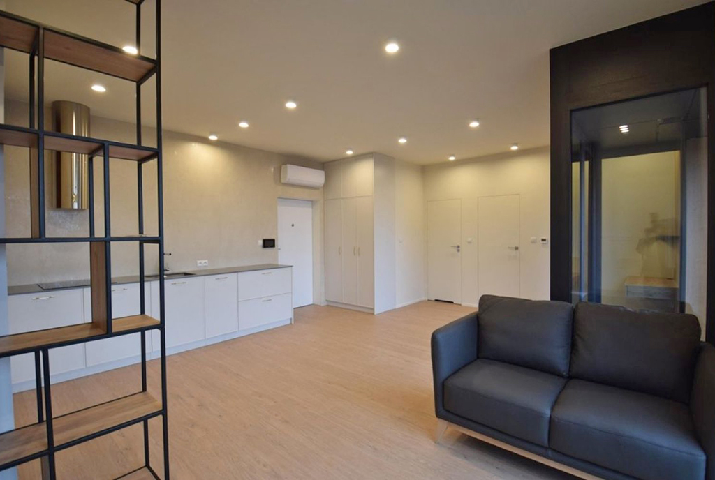 widok z salonu na aneks kuchenny w luksusowym apartamencie na sprzedaż Lublin