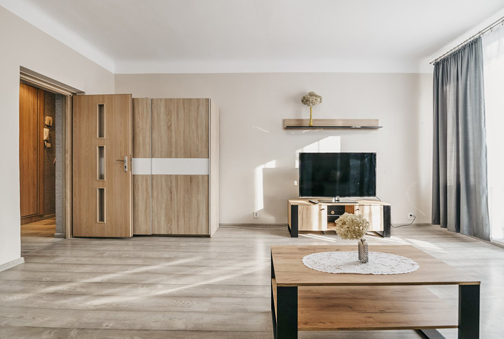 zbliżenie na pokój gościnny w luksusowym apartamencie do wynajmu Kalisz