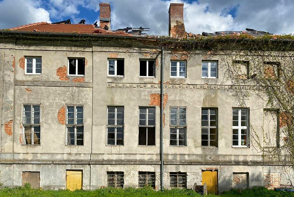 gospodarczy budynek w kompleksie z ekskluzywnym pałacem do sprzedaży Dolny Śląsk