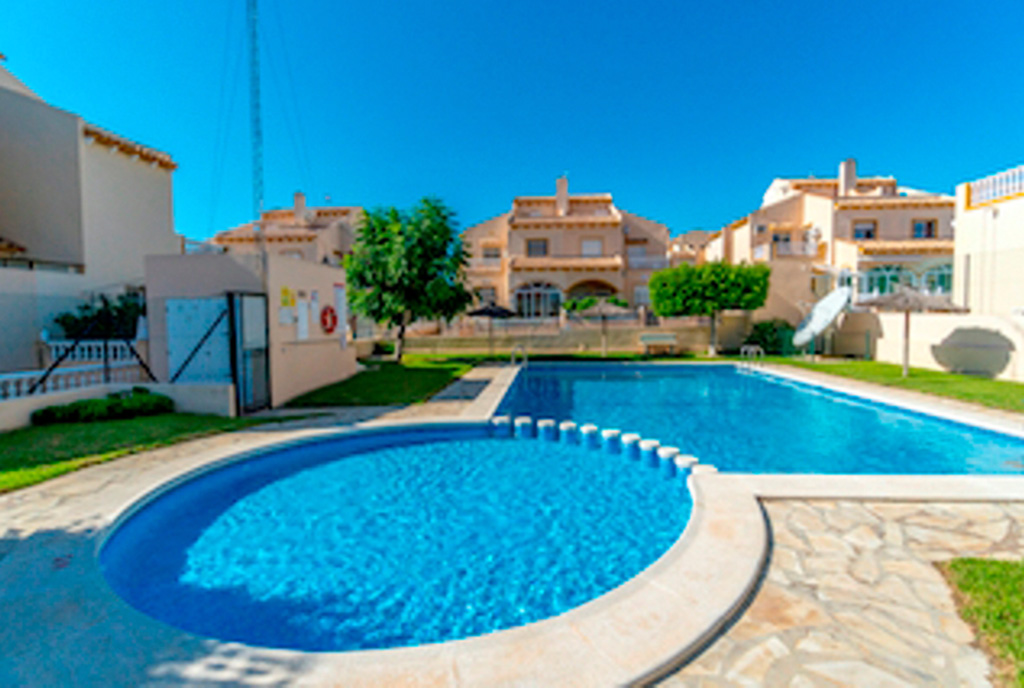 przepiękny basen przy luksusowym apartamencie do sprzedaży Hiszpania (Cinuelica, Orihuela Costa)