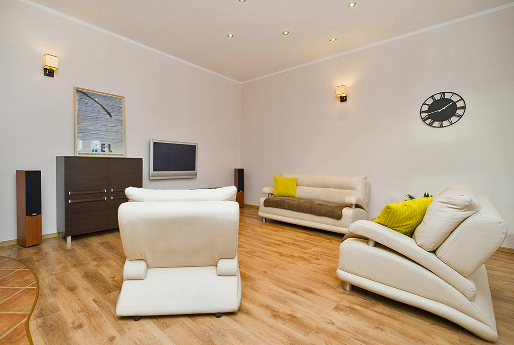 zbliżenie na pokój gościnny w luksusowym apartamencie na sprzedaż Katowice (okolice)
