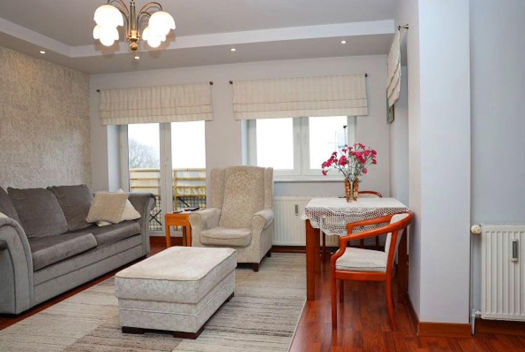 druuga strona salonu w luksusowym apartamencie na sprzedaż Kołobrzeg