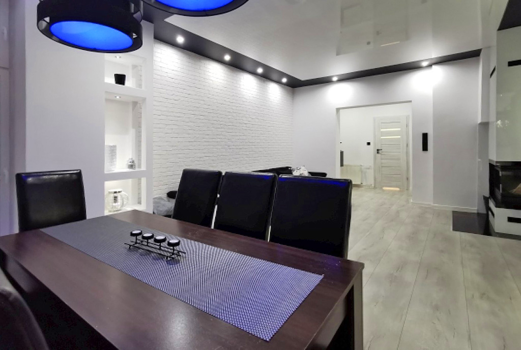 widok od strony jadalni w luksusowym apartamencie do wynajmu Słupsk