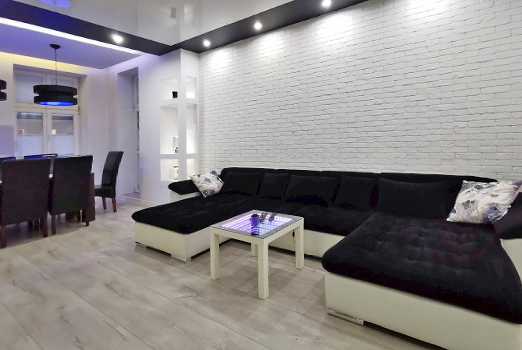 zbliżenie na pokój gościnny w ekskluzywnym apartamencie na wynajem Słupsk