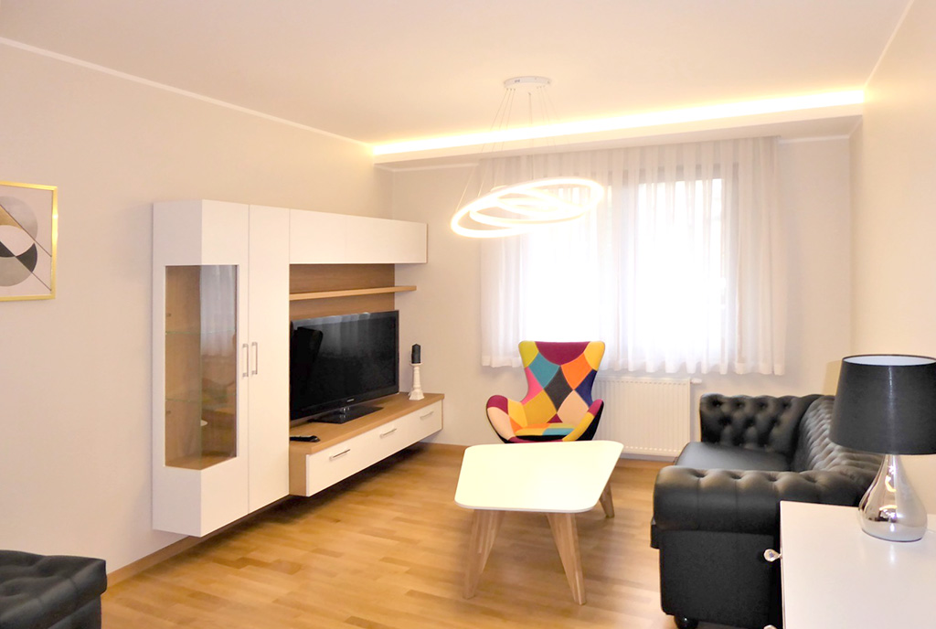 przeciwległa strona salonu w ekskluzywnym apartamencie na wynajem Częstochowa