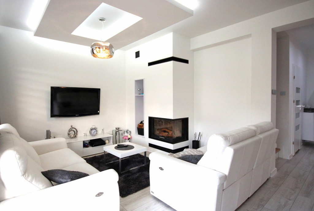 elegancki pokój gościnny z kominkiem w ekskluzywnej willi do sprzedaży Szczecin (okolice)