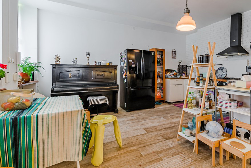 wytworne wnętrze pokoju gościnnego w ekskluzywnym apartamencie do sprzedaży Gdynia