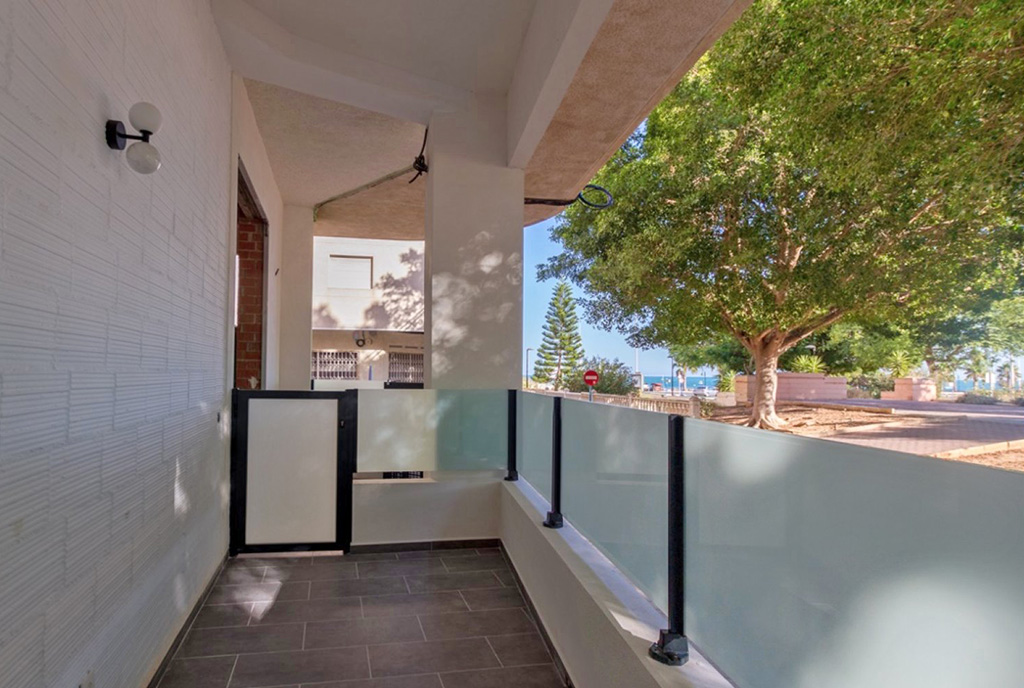 olbrzymi taras przy luksusowym apartamencie do sprzedaży Torrevieja