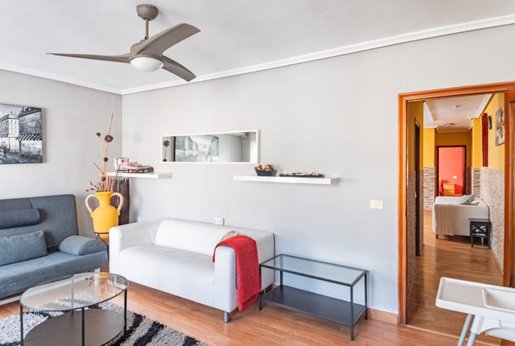 fragment pokoju dziennego w ekskluzywnym apartamencie do sprzedaży Hiszpania (Torrevieja)