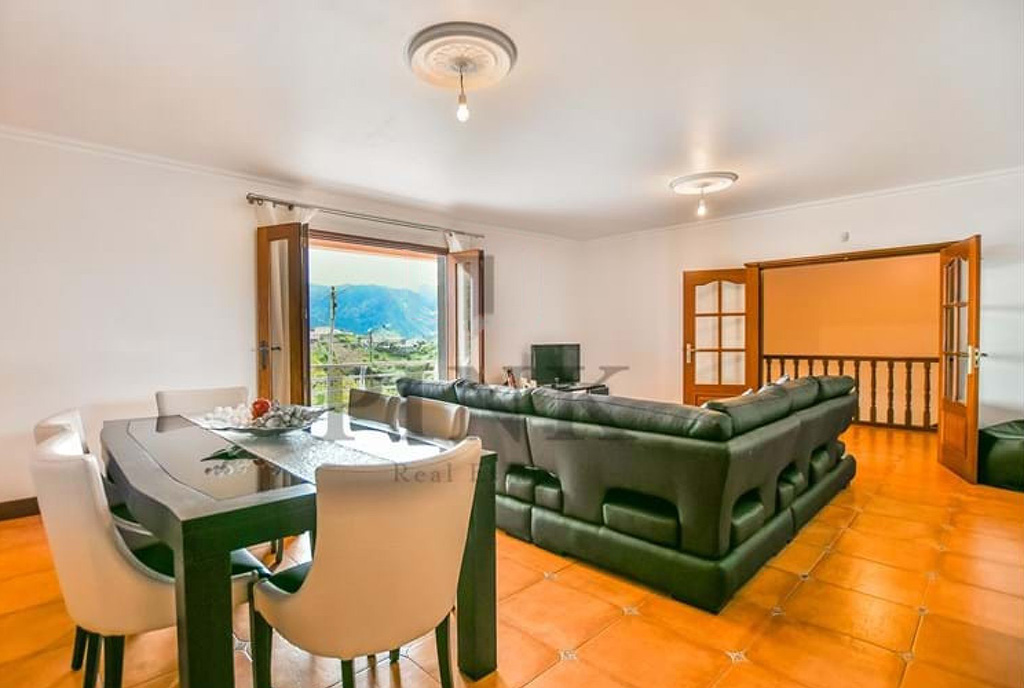 elegancki salon w luksusowej willi na sprzedaż Portugalia (Madera, Porto da Cruz)