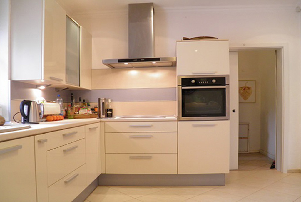 funkcjonalnie zaprojektowana kuchnia w ekskluzywnej willi na sprzedaż Szczecin (okolice)