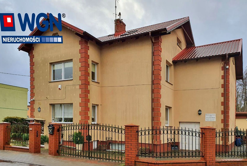 widok od strony ulicy na ekskluzywną willę do sprzedaży Gdynia