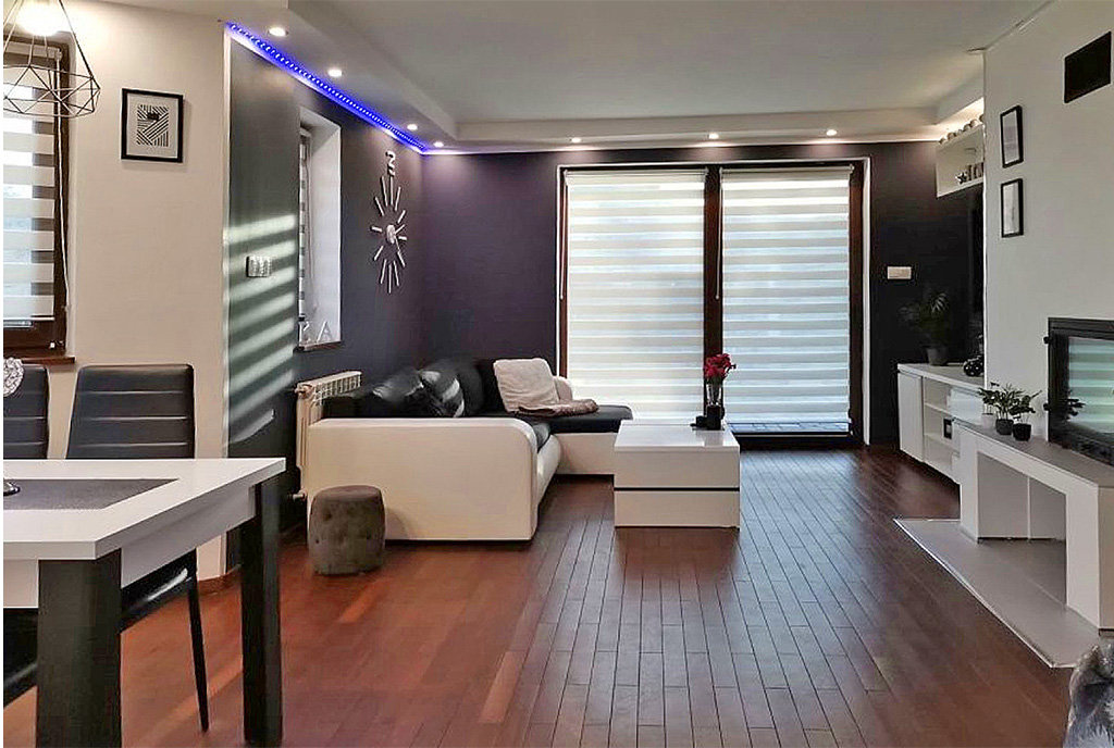 nowocześnie oświetlony salon w luksusowej willi na sprzedaż Legnica (okolice)