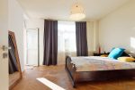 zaciszna sypialnia w ekskluzywnym apartamencie na sprzedaż Tarnów