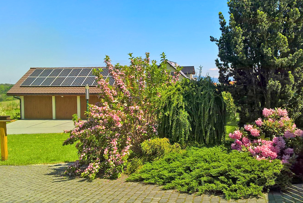 zadbana i zagospodarowana działka wokół ekskluzywnej willi do sprzedaży