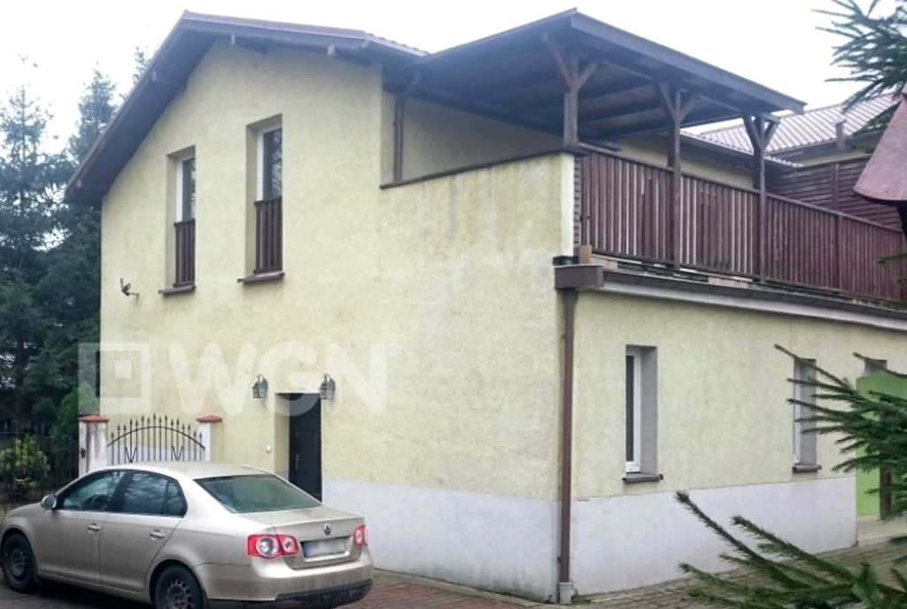 okazała bryła luksusowej willi na sprzedaż Legnica (okolice)