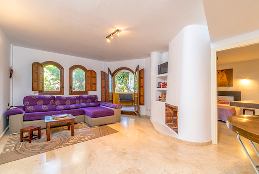 komfortowy pokój dzienny w luksusowym apartamencie na sprzedaż Hiszpania (Punta Prima)