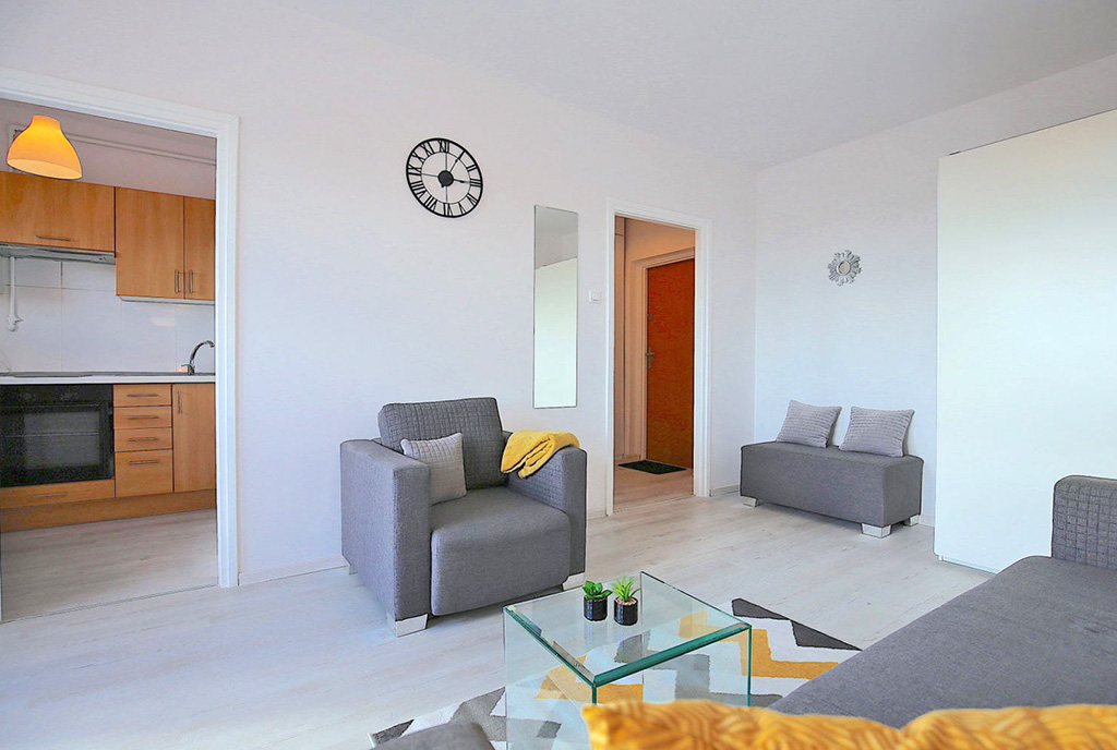 przeciwległa strona salonu w luksusowym apartamencie do wynajmu Szczecin