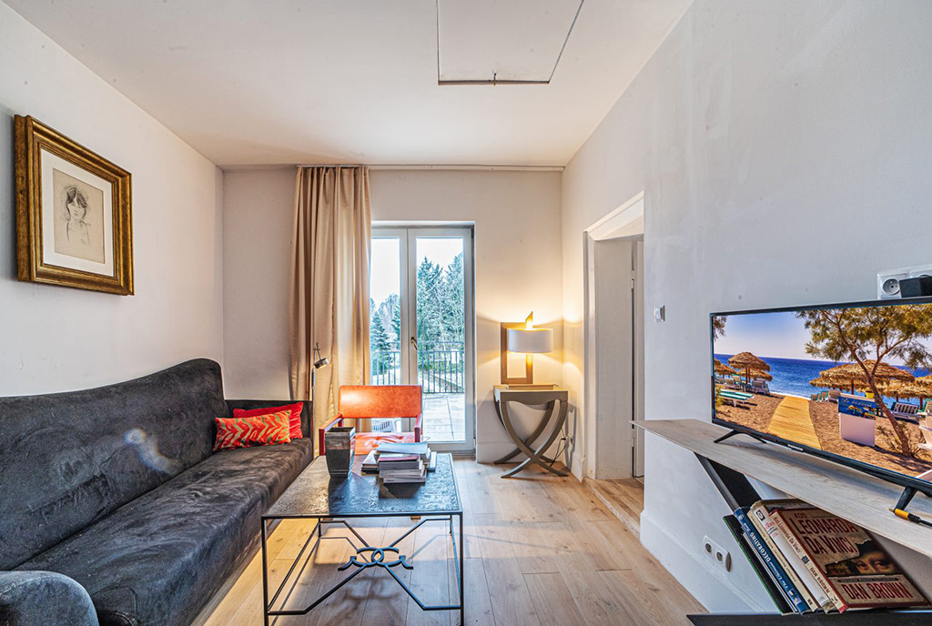 zbliżenie na pokój gościnny w luksusowym apartamencie na sprzedaż Bolesławiec (okolice)