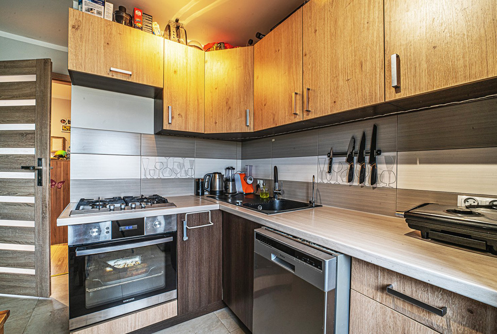 funkcjonalnie zaaranżowana kuchnia w luksusowym apartamencie do sprzedaży Bolesławiec