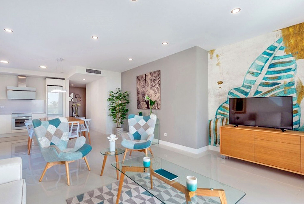 zaprojektowane w śródziemnomorskim stylu wnętrze ekskluzywnego apartamentu do sprzedaży Hiszpania (Manilva, Estepona)
