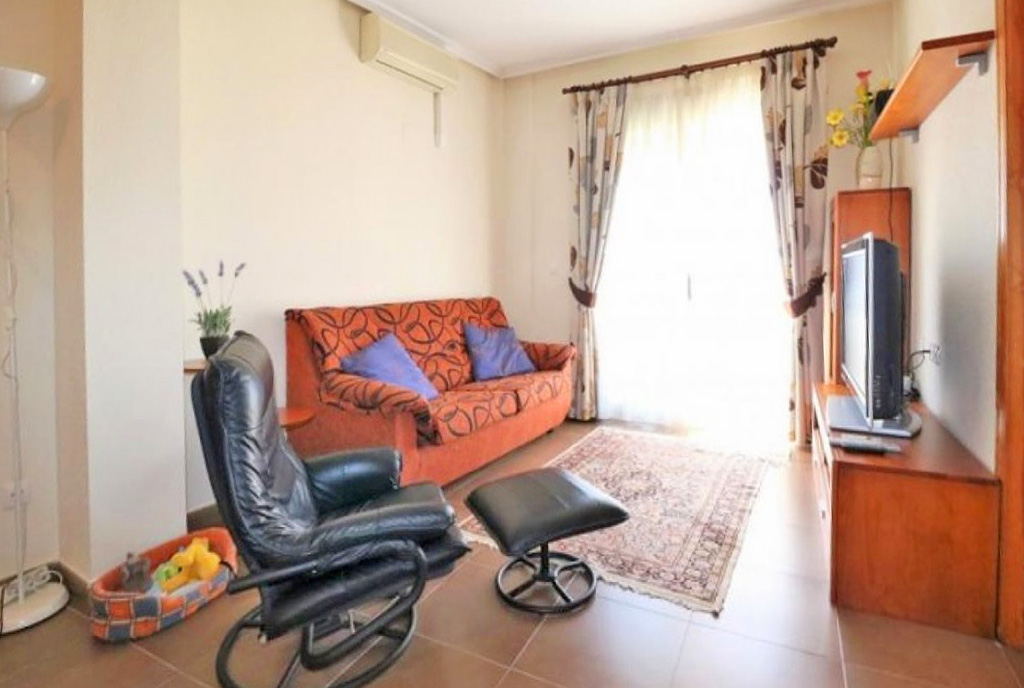 zbliżenie na pokój dzienny w luksusowym apartamencie na sprzedaż Hiszpania (Torrevieja)