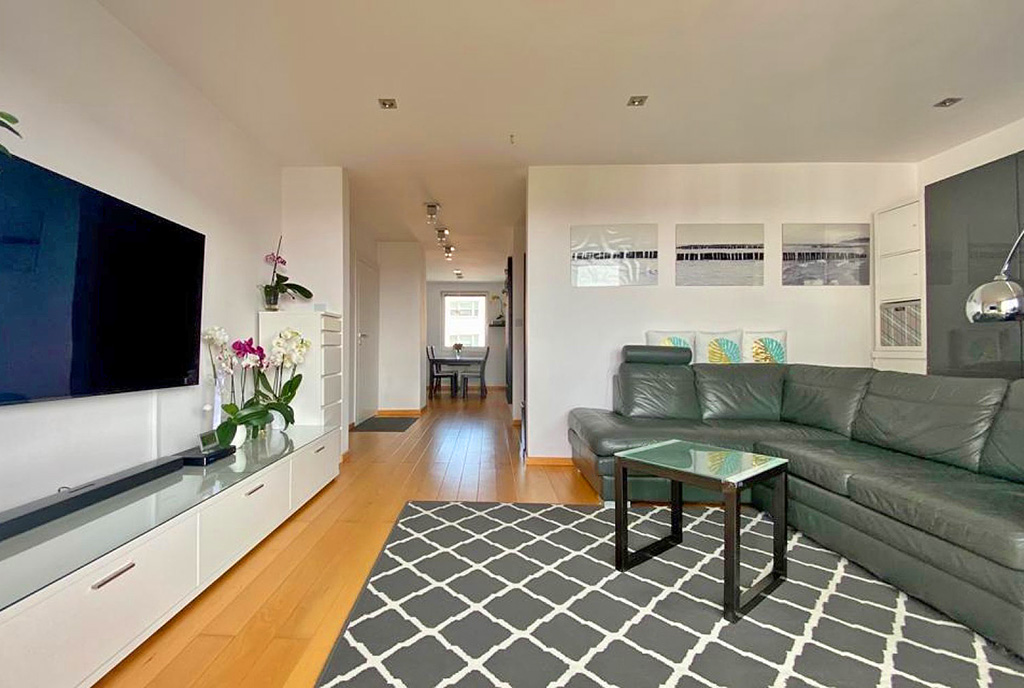 widok na salon w luksusowym apartamencie na sprzedaż Tczew