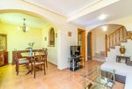 fragment pokoju gościnnego w luksusowym apartamencie na sprzedaż Hiszpania (La Cinuelica)