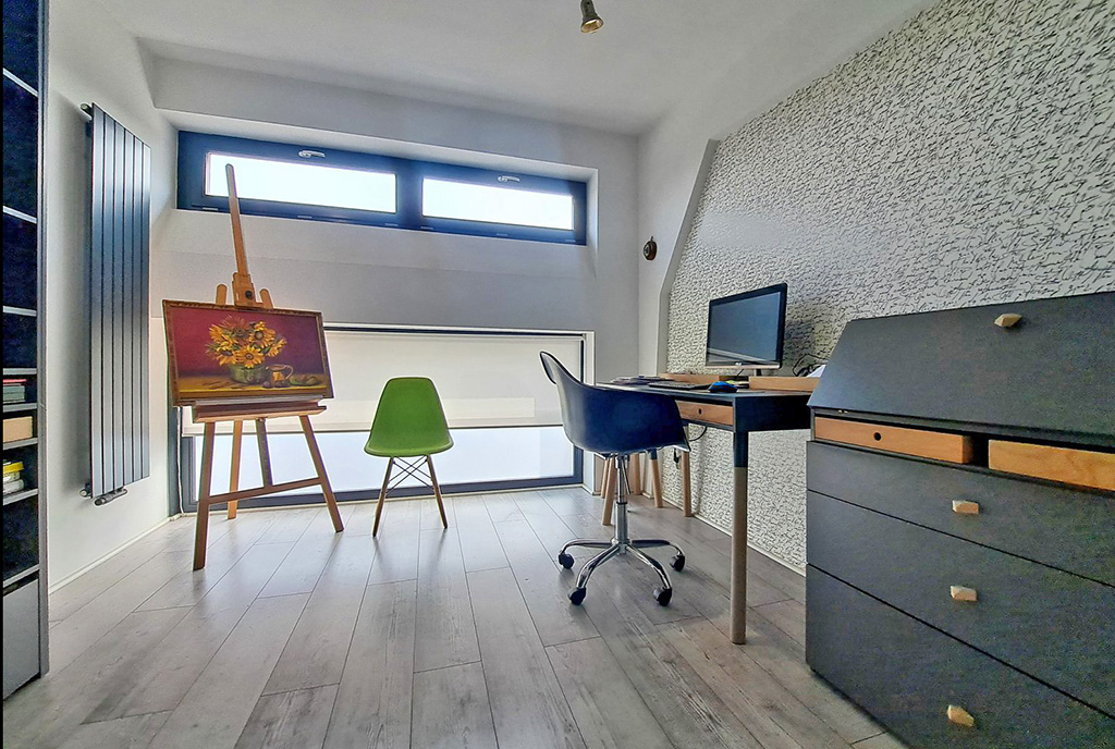 gabinet do pracy w luksusowym apartamencie na sprzedaż Legnica