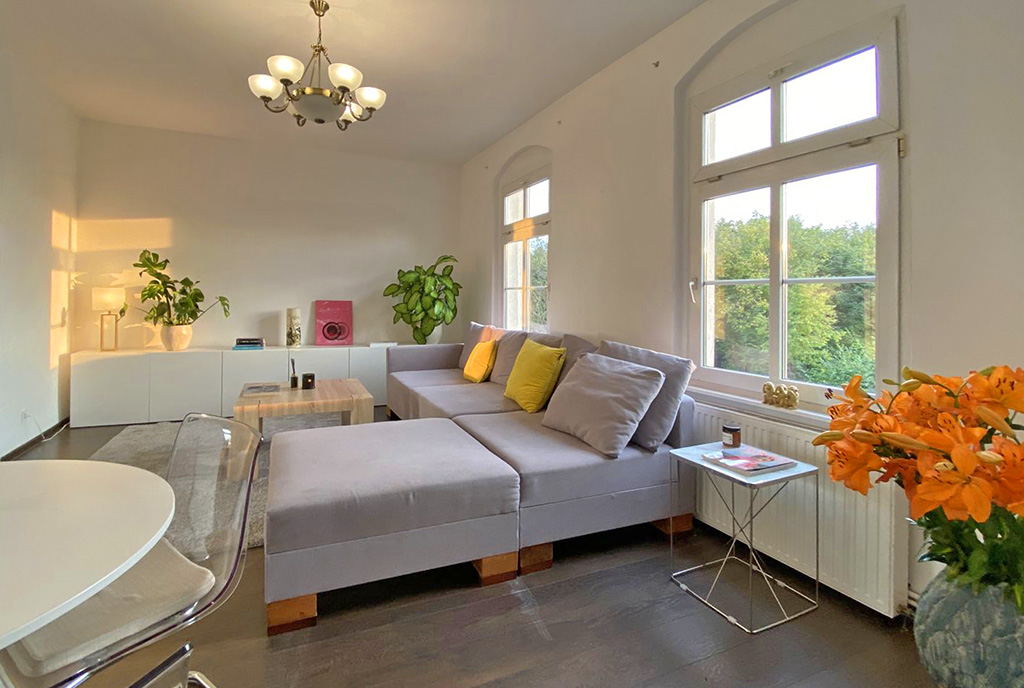 fragment komfortowego pokoju gościnnego w ekskluzywnym apartamencie do sprzedaży Gdańsk
