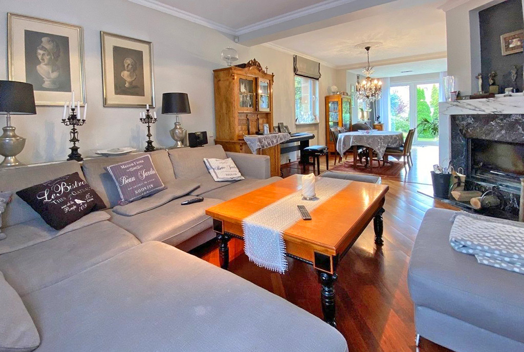 kameralny pokój dzienny w luksusowej willi na sprzedaż Szczecin