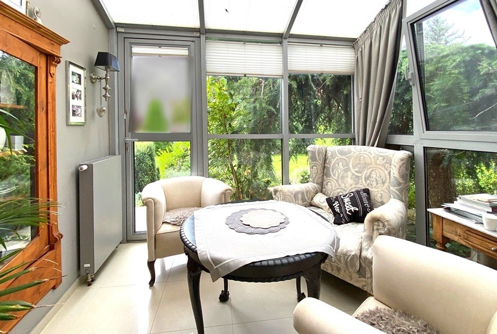 oszklony taras przy luksusowej willi do sprzedaży Szczecin