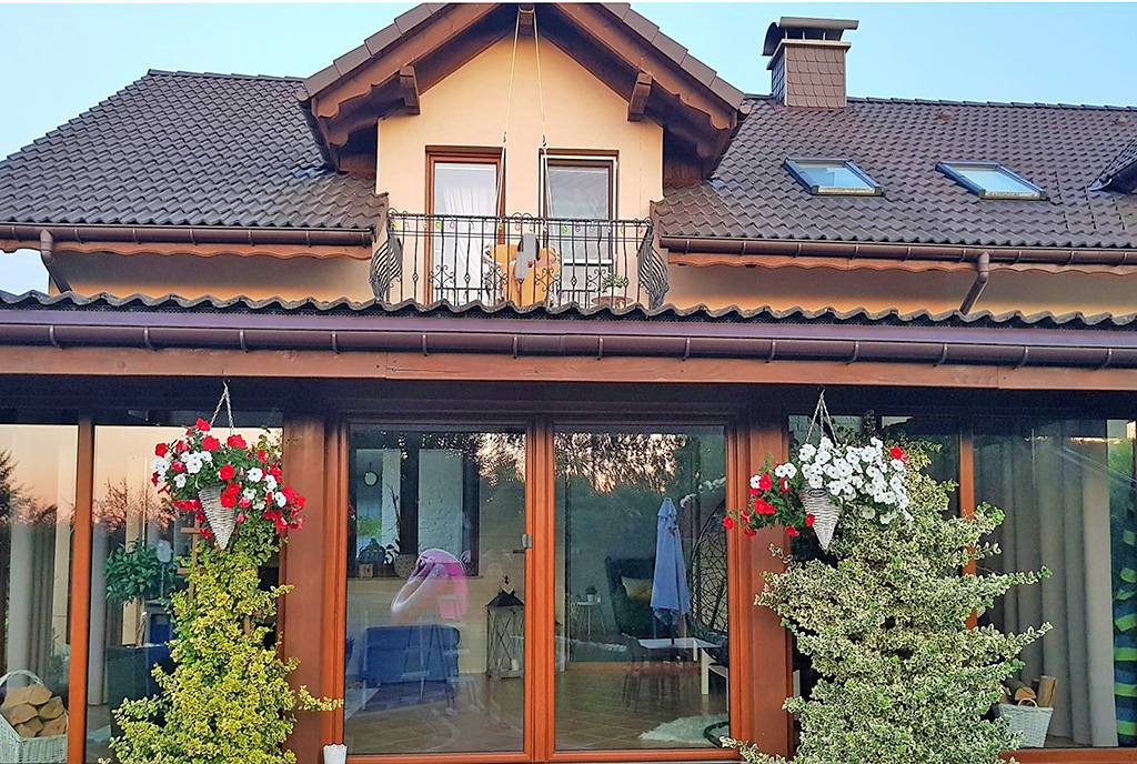 widok od strony tarasu na luksusową willę do sprzedaży Ustroń