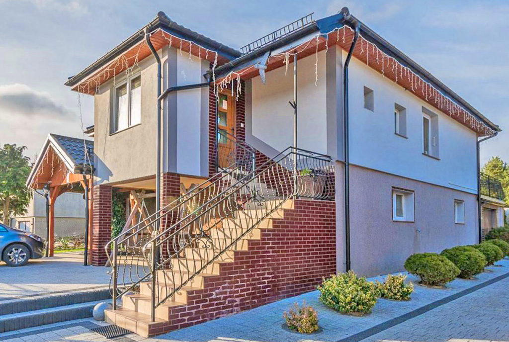 monumentalna bryła ekskluzywnej willi na sprzedaż Gdynia (okolice)