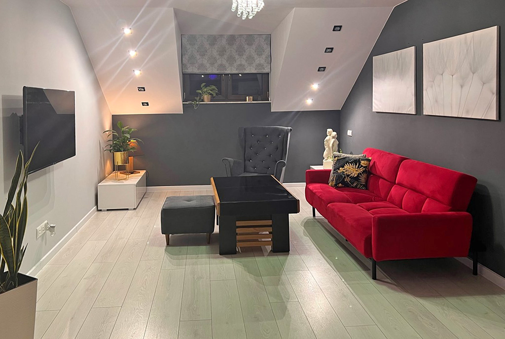 zaaranżowany we współczesnym designie salon w ekskluzywnej willi do sprzedaży Piotrków Trybunalski (okolice)