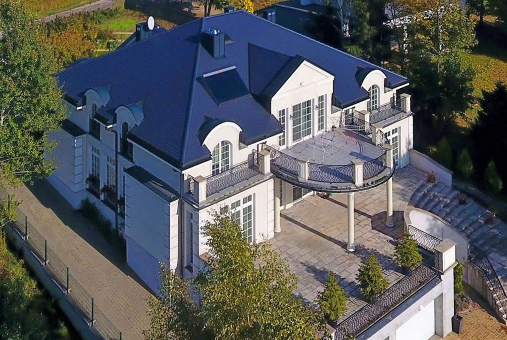 zdjęcie wykonane z drona na ekskluzywną willę do sprzedaży Apartament na sprzedaż Tarnów
