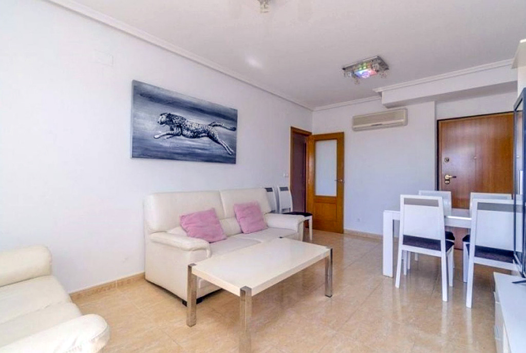 przeciwległa strona salonu w ekskluzywnym apartamencie na sprzedaż Hiszpania (Dehesa de Campoamor, Orihuela)