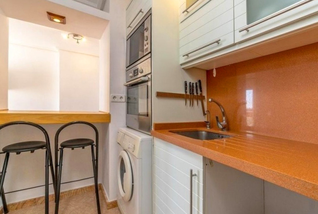 zabudowana kuchnia w ekskluzywnym apartamencie na sprzedaż Hiszpania (Torrevieja)