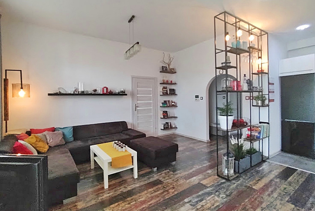 druga strona salonu w luksusowym apartamencie na sprzedaż Legnica